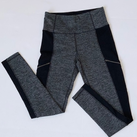 NWOT Athleta Leggings with zipper pockets, Dual Color, Size S - Picture 1 of 7